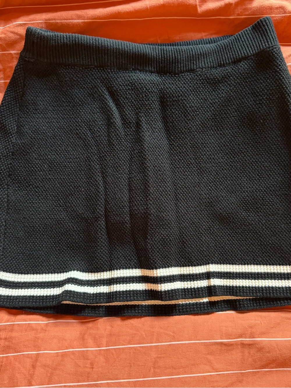 ALO Yoga Black Knit Skirt with White Stripe